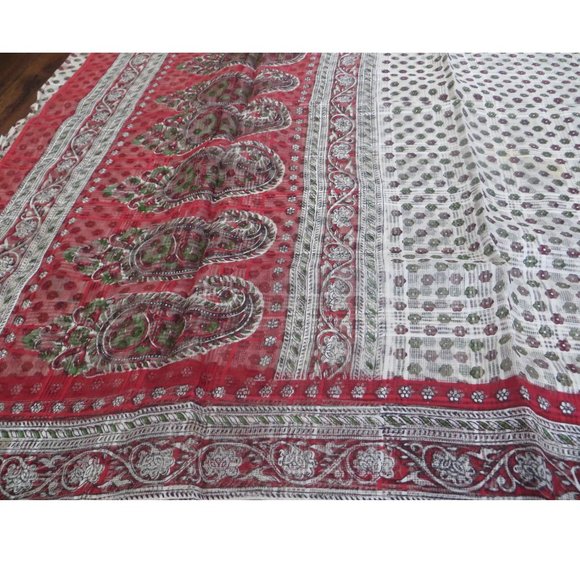 red, green, white sari / fabric - Picture 4 of 4